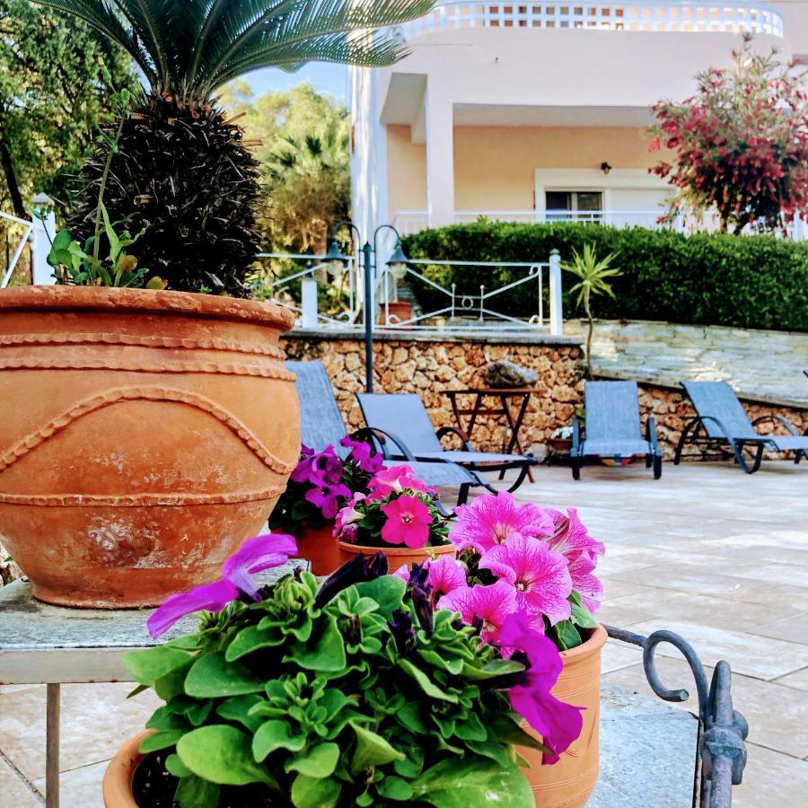 Golden Sun Lejlighedshotel Parga Eksteriør billede