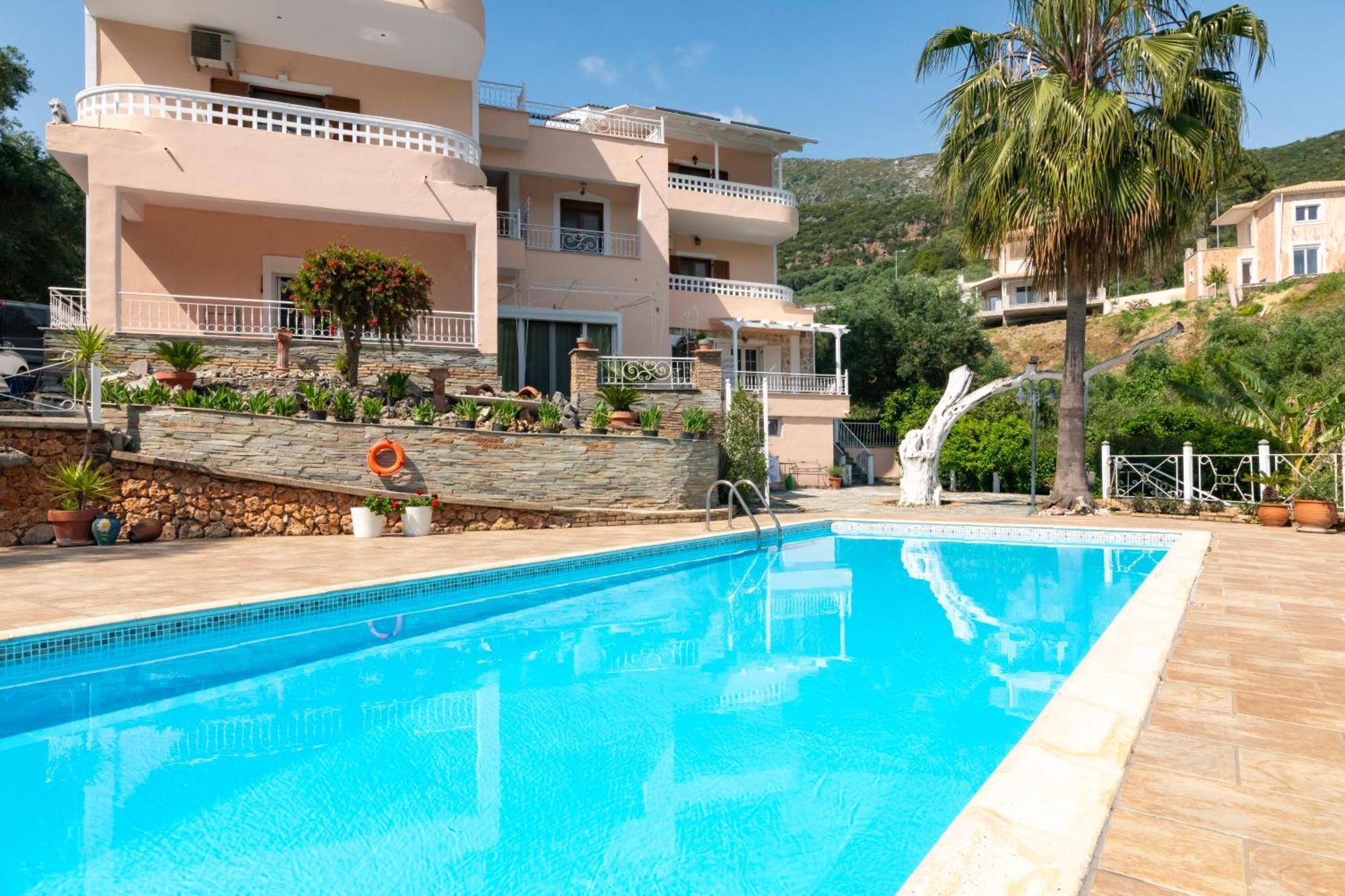 Golden Sun Lejlighedshotel Parga Eksteriør billede